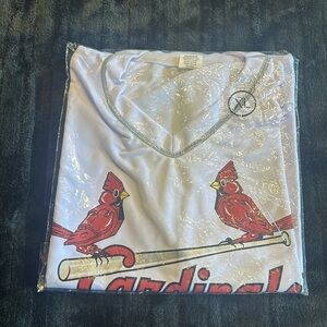NIB St Louis Cardinals vneck T-shirt cap sleeves silver lining on neck & Vneck